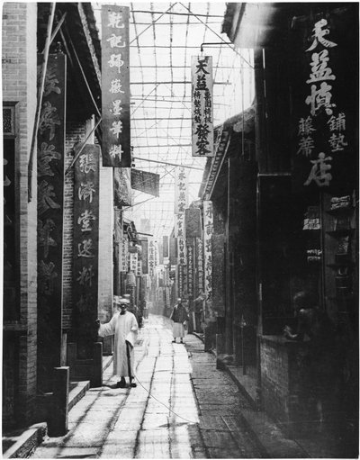 Physic Street, Canton, c.1867-72 door John Thomson